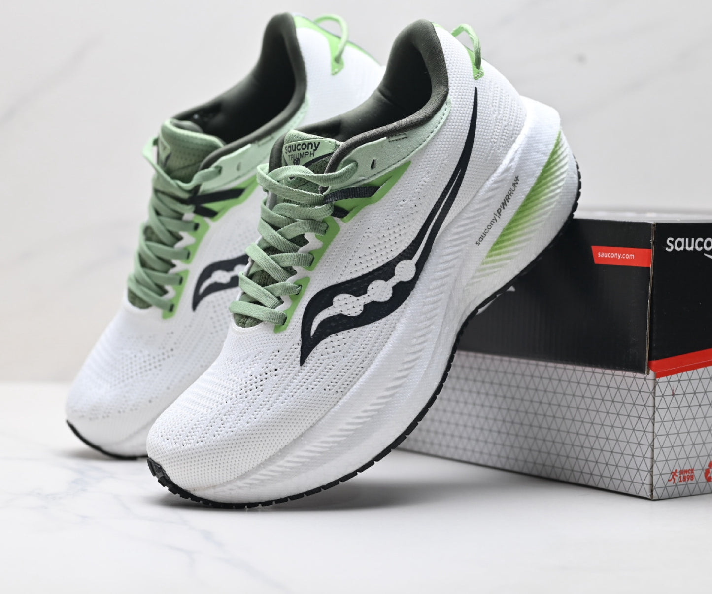Saucony Triumph 21 White-Black Ultralight Running Sneaker