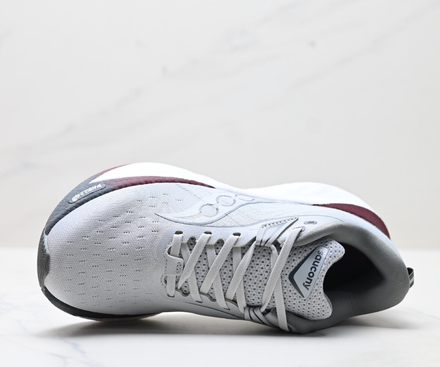 Saucony Triumph 22 Gray-White Ultralight Running Sneaker