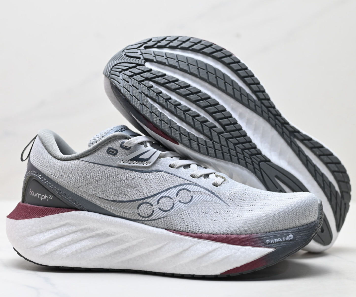 Saucony Triumph 22 Gray-White Ultralight Running Sneaker