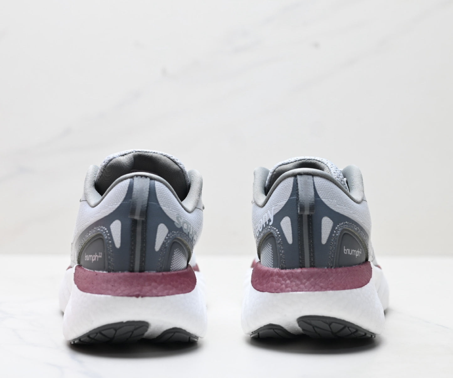 Saucony Triumph 22 Gray-White Ultralight Running Sneaker