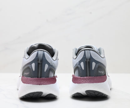 Saucony Triumph 22 Gray-White Ultralight Running Sneaker