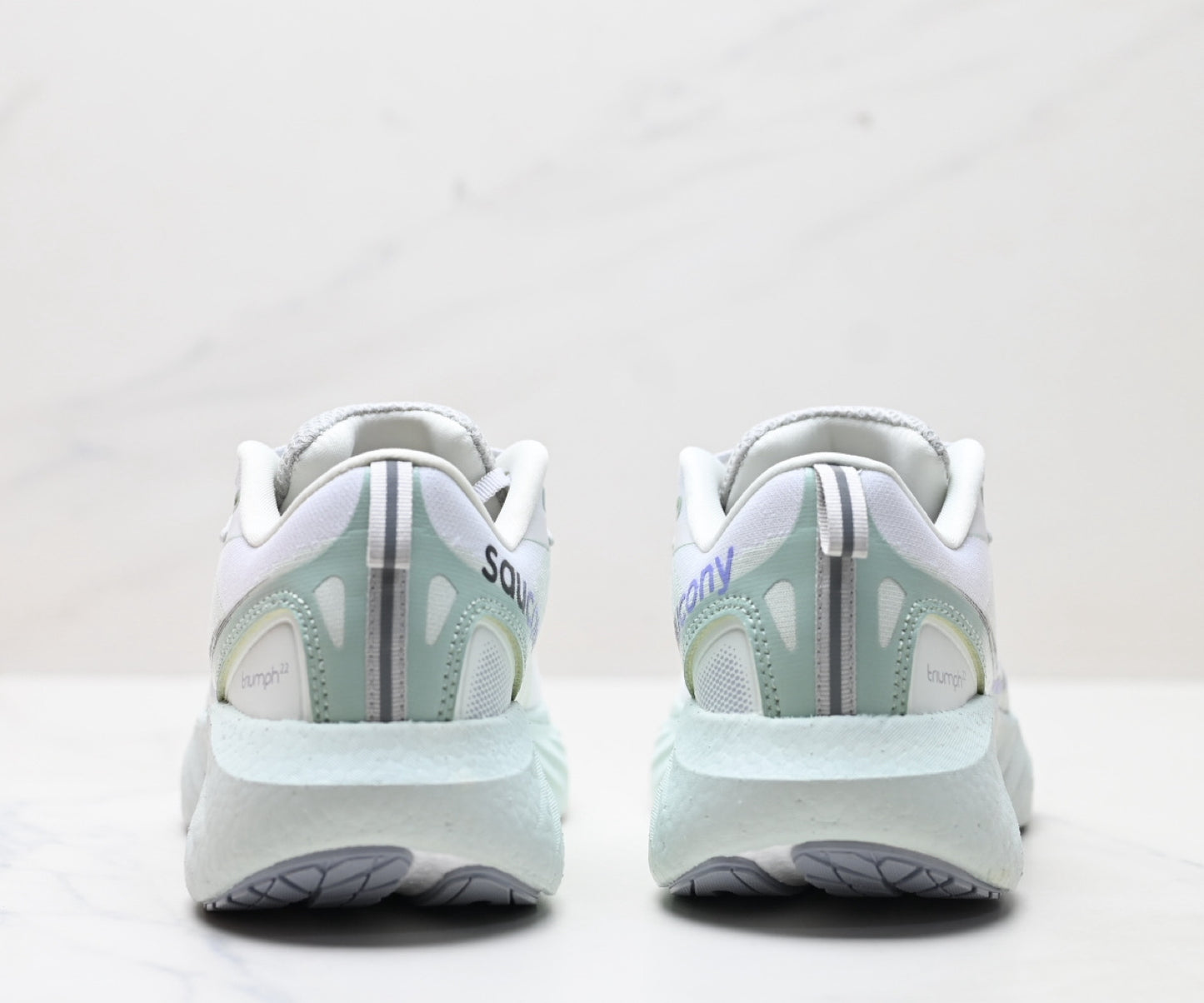 Saucony Triumph 22 White-Blue Ultralight Running Sneaker