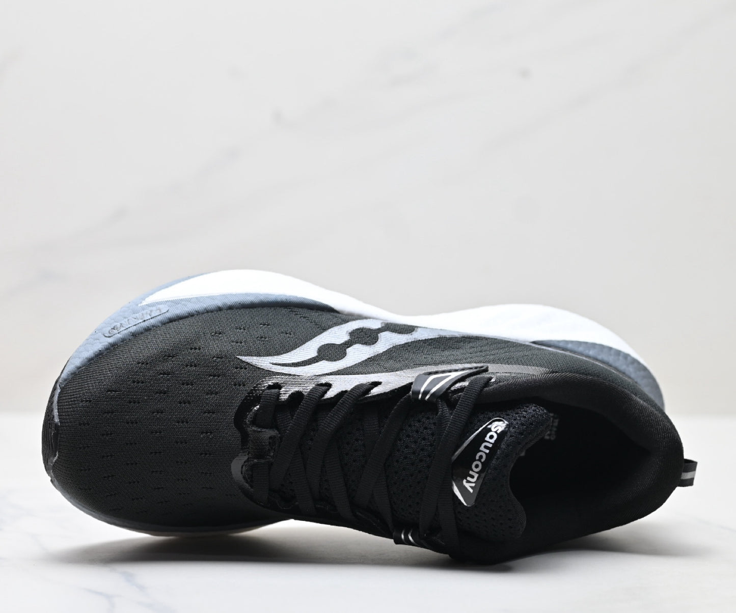 Saucony Triumph 22 Black-White Ultralight Running Sneaker