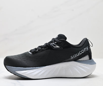 Saucony Triumph 22 Black-White Ultralight Running Sneaker