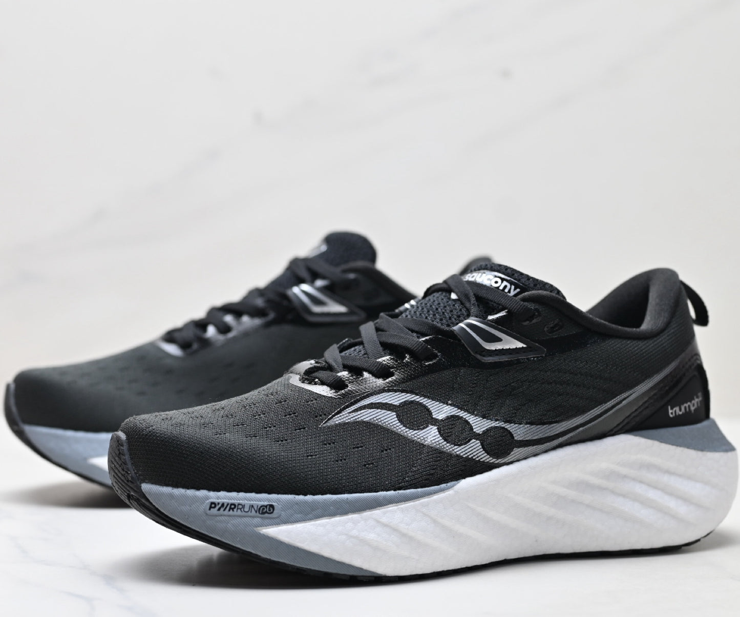 Saucony Triumph 22 Black-White Ultralight Running Sneaker