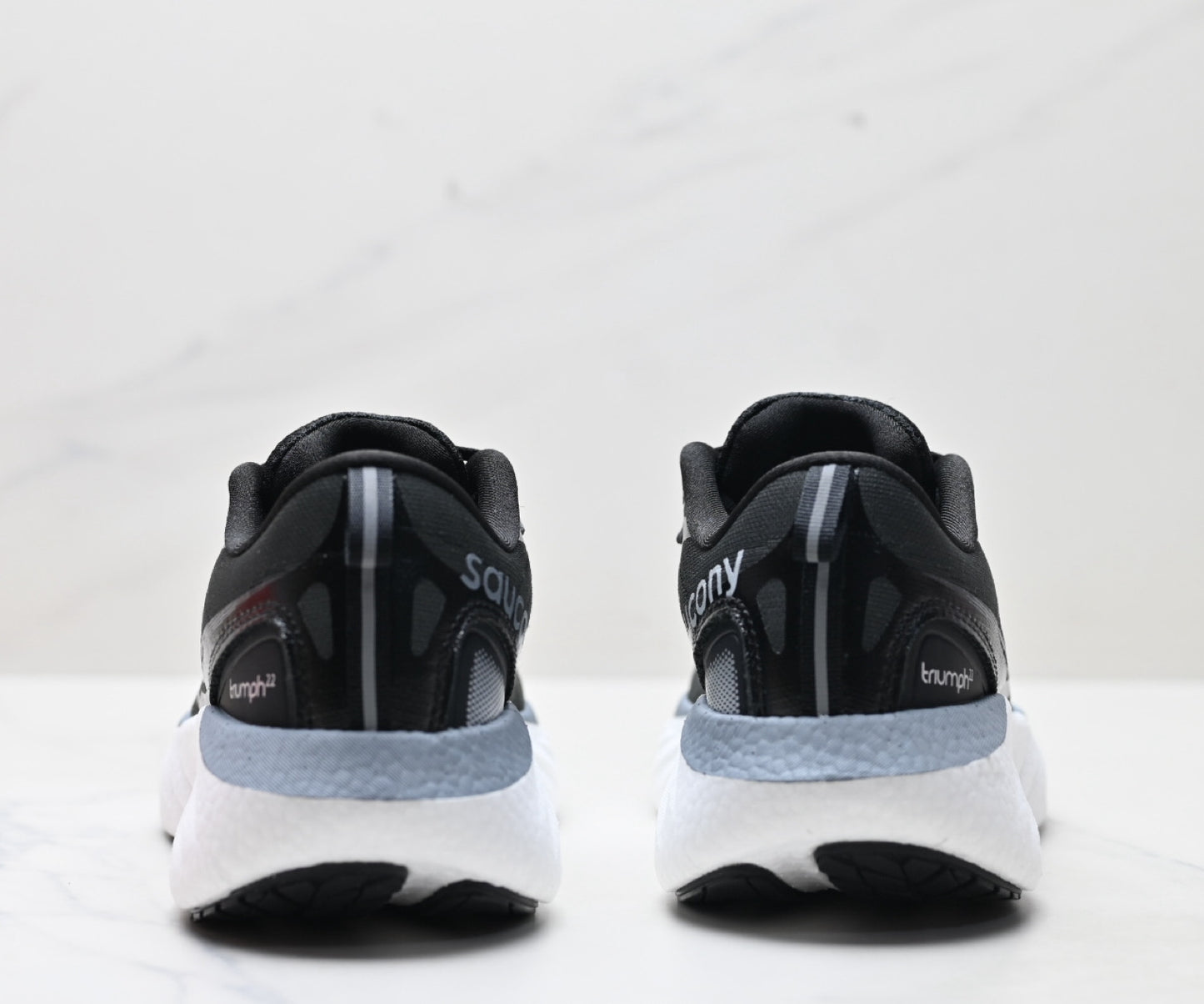 Saucony Triumph 22 Black-White Ultralight Running Sneaker