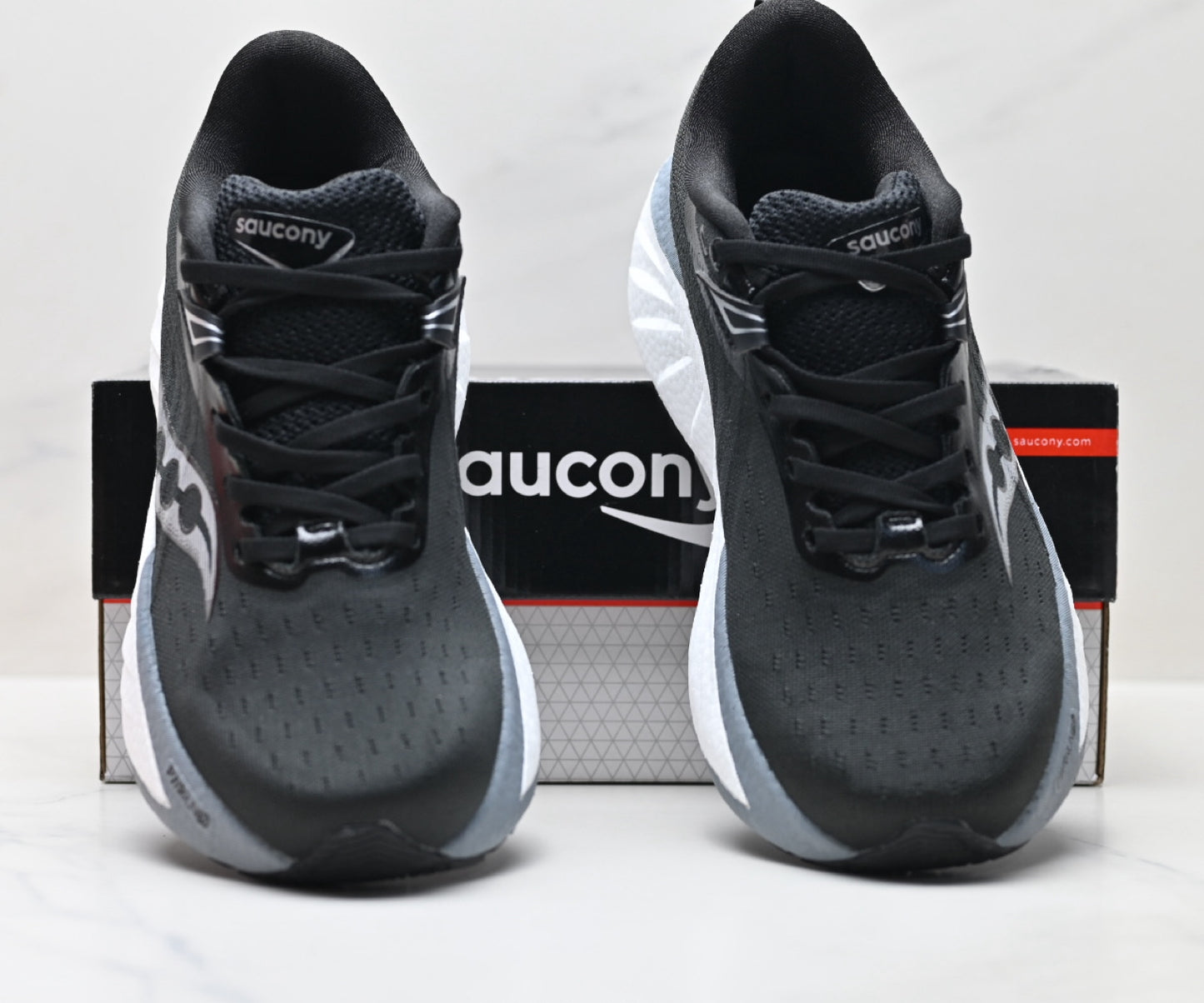 Saucony Triumph 22 Black-White Ultralight Running Sneaker