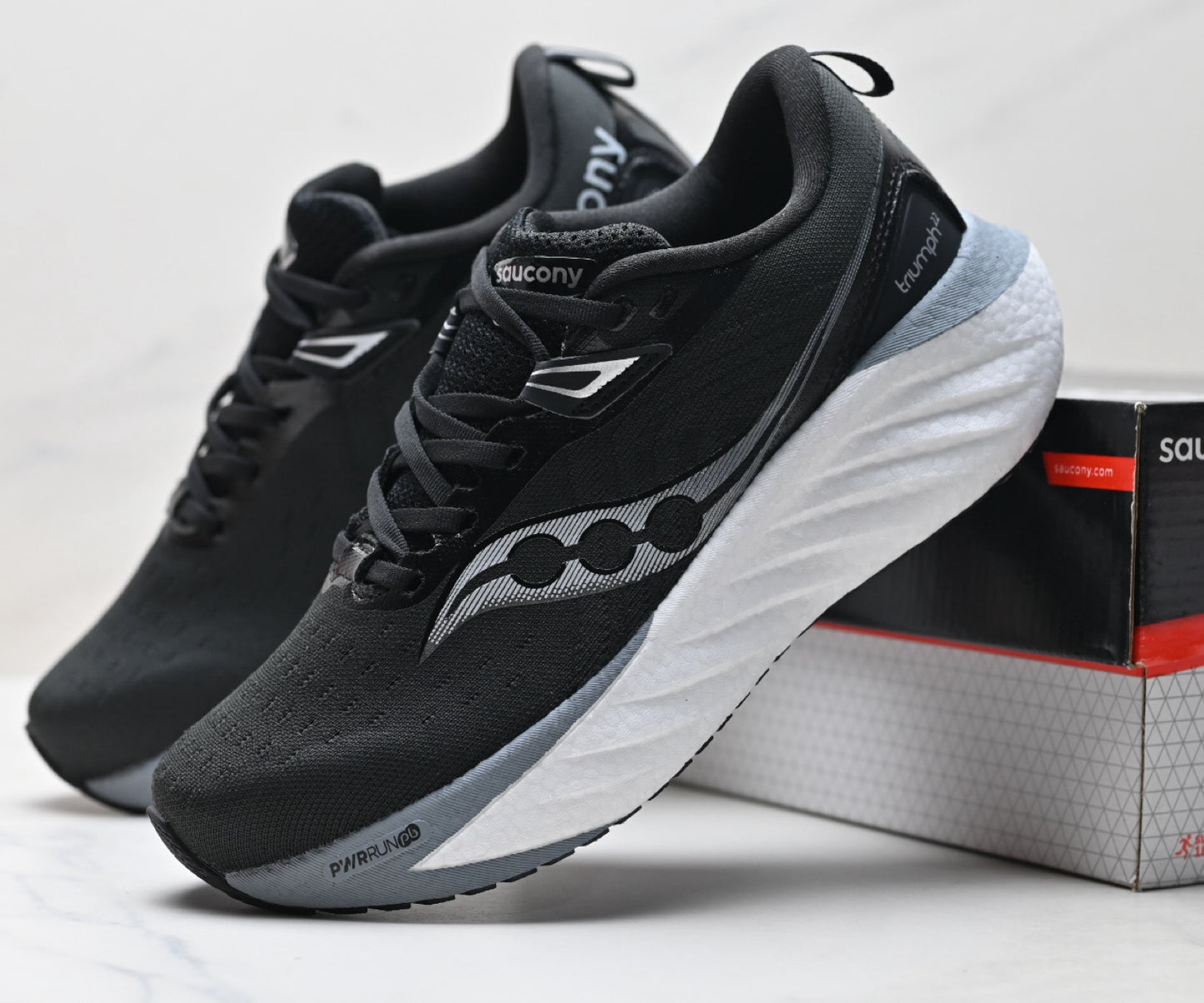 Saucony Triumph 22 Black-White Ultralight Running Sneaker