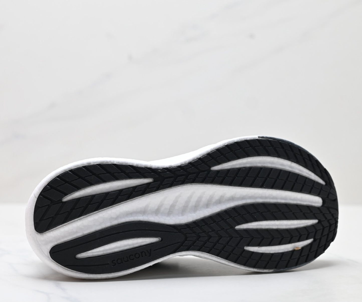 Saucony Triumph 22 Black-White Ultralight Running Sneaker