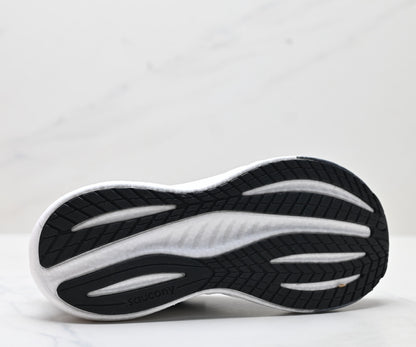 Saucony Triumph 22 Black-White Ultralight Running Sneaker