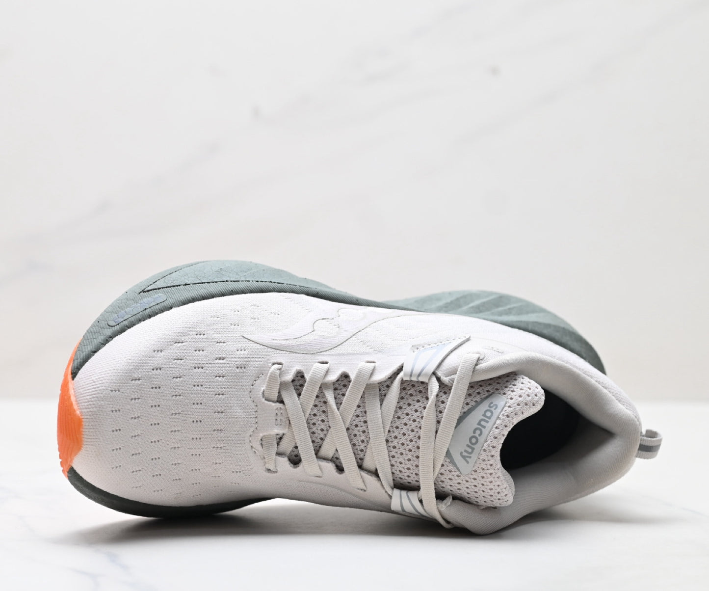 Saucony Triumph 22 Gray-Green Ultralight Running Sneaker