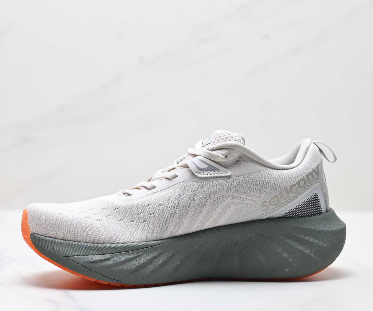 Saucony Triumph 22 Gray-Green Ultralight Running Sneaker