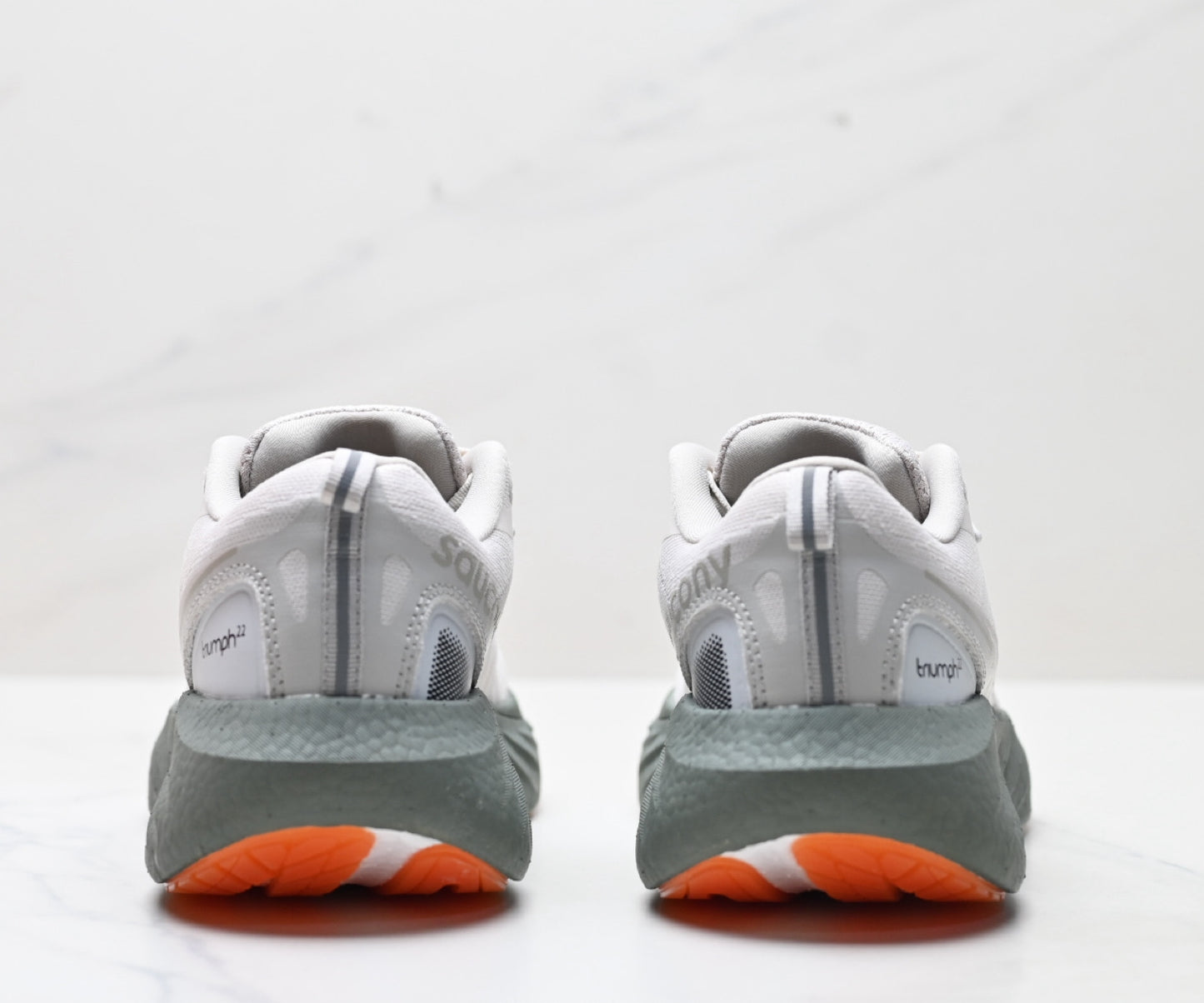 Saucony Triumph 22 Gray-Green Ultralight Running Sneaker