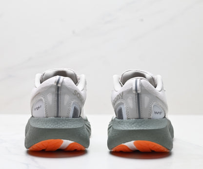 Saucony Triumph 22 Gray-Green Ultralight Running Sneaker