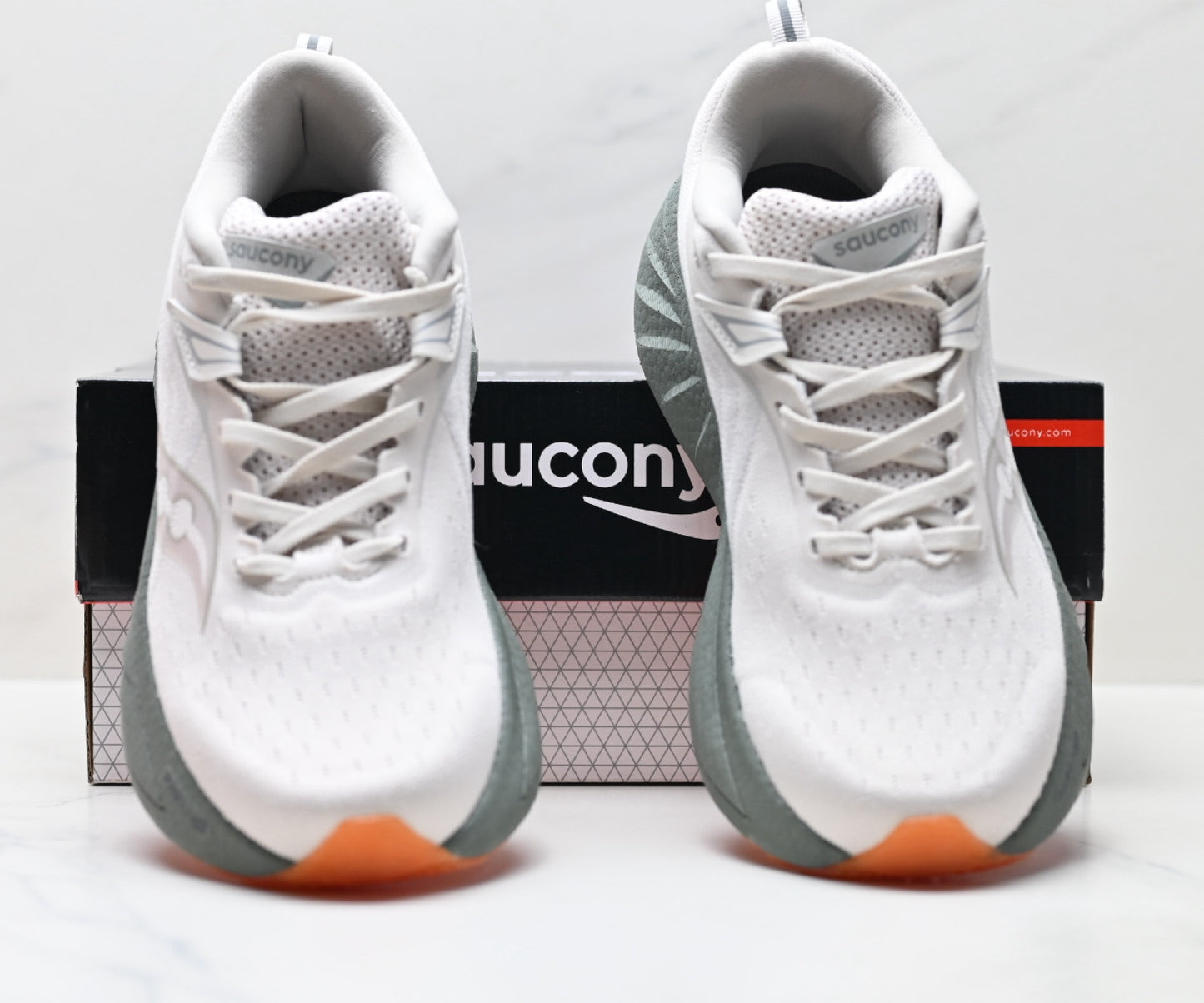Saucony Triumph 22 Gray-Green Ultralight Running Sneaker