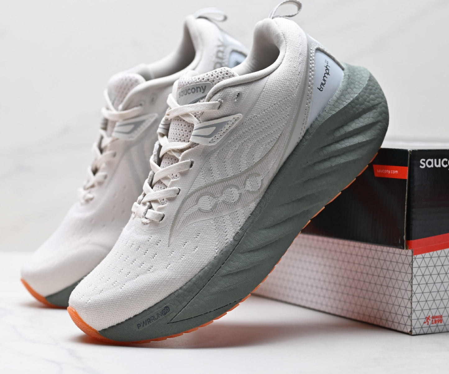 Saucony Triumph 22 Gray-Green Ultralight Running Sneaker