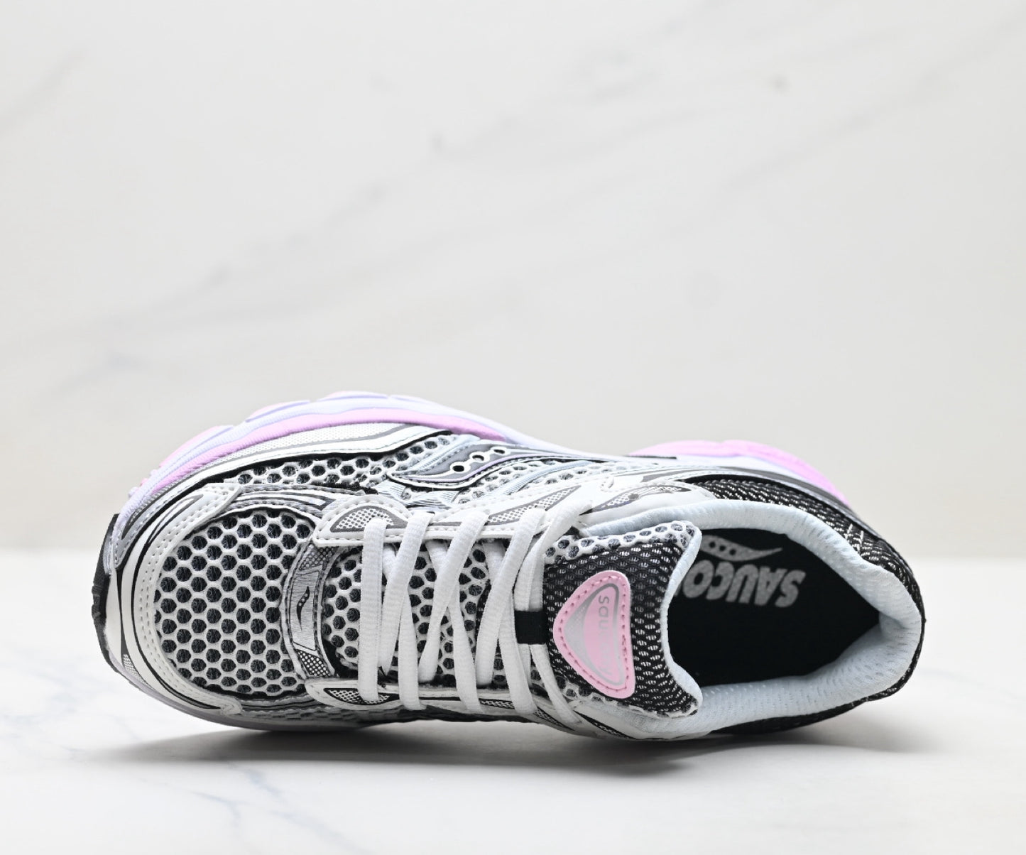 Saucony Pro Grid Omni 9 Women Running Sneaker