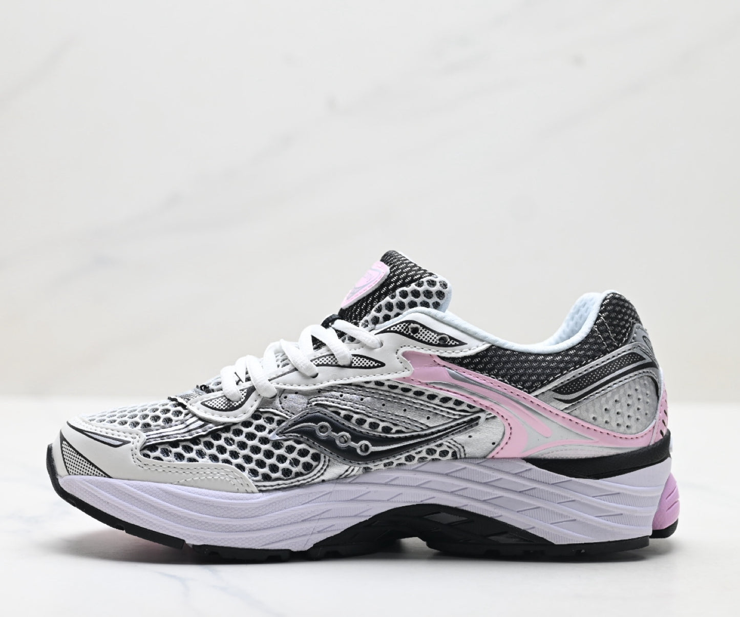 Saucony Pro Grid Omni 9 Women Running Sneaker