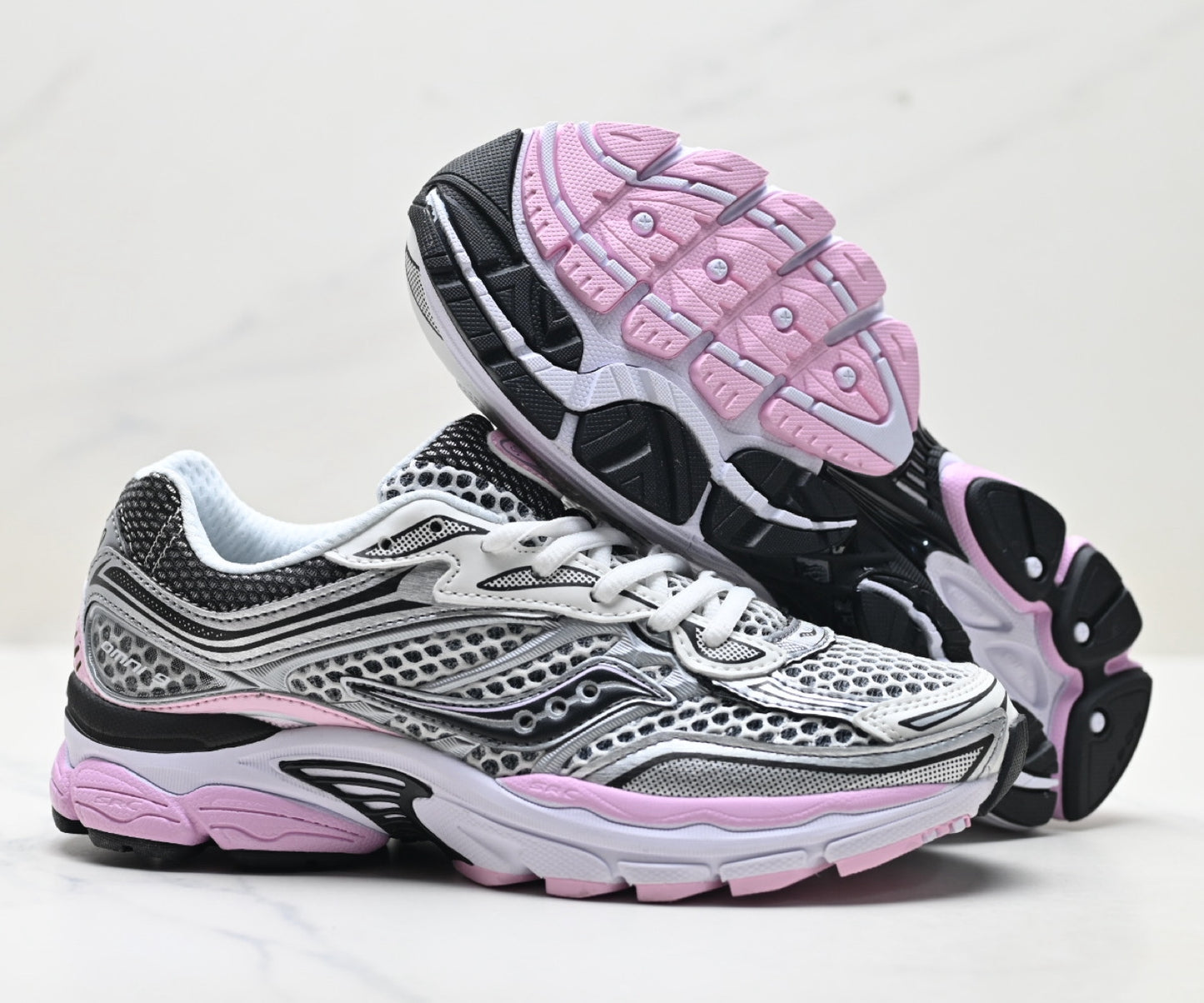Saucony Pro Grid Omni 9 Women Running Sneaker