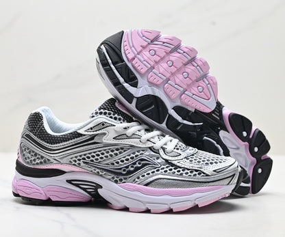 Saucony Pro Grid Omni 9 Women Running Sneaker