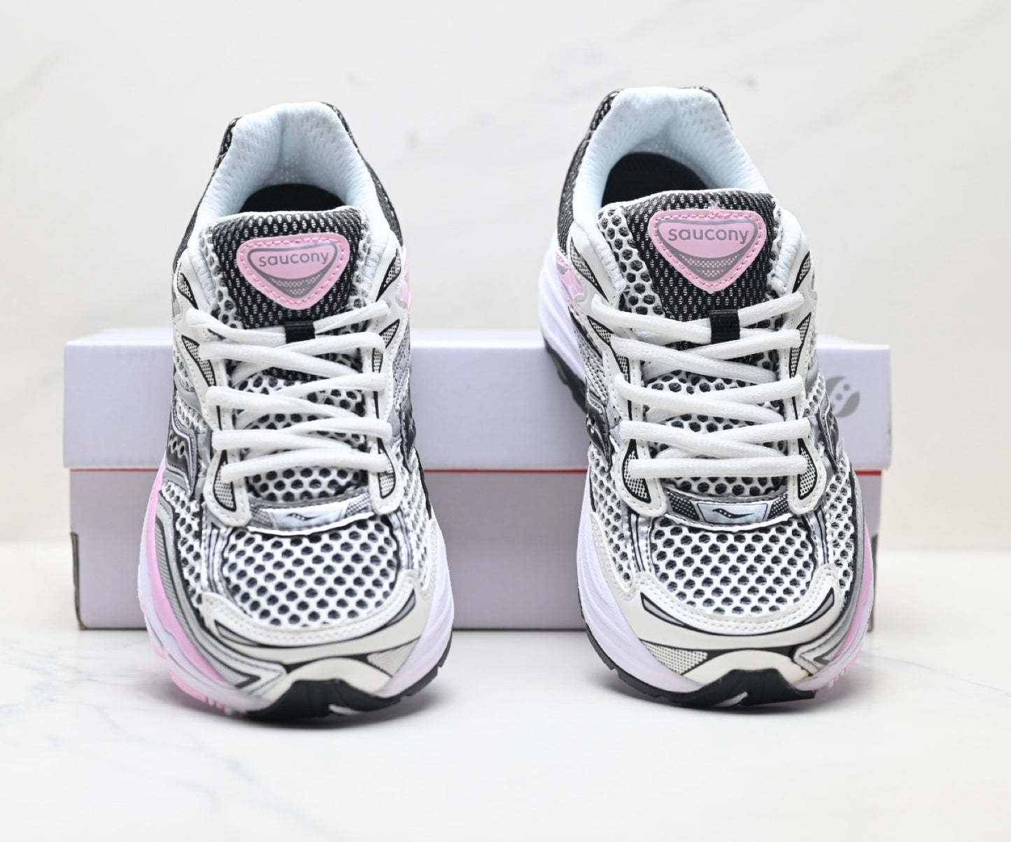 Saucony Pro Grid Omni 9 Women Running Sneaker