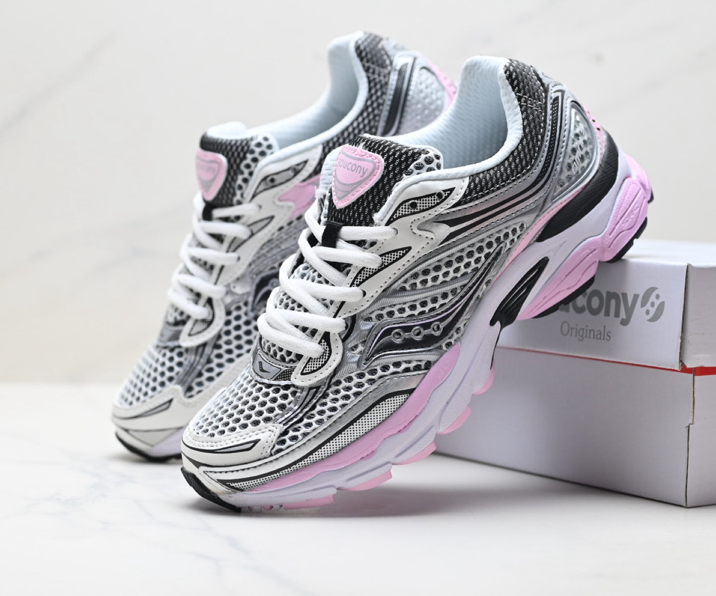 Saucony Pro Grid Omni 9 Women Running Sneaker