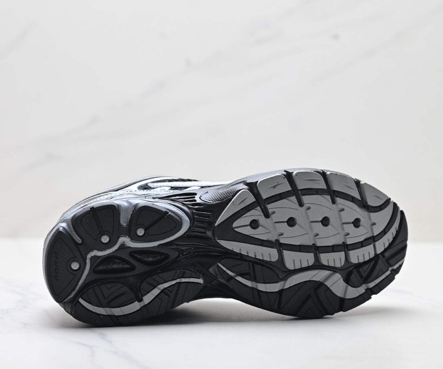 Saucony Pro Grid Omni 9 Black-Silver Men’s Running Sneaker