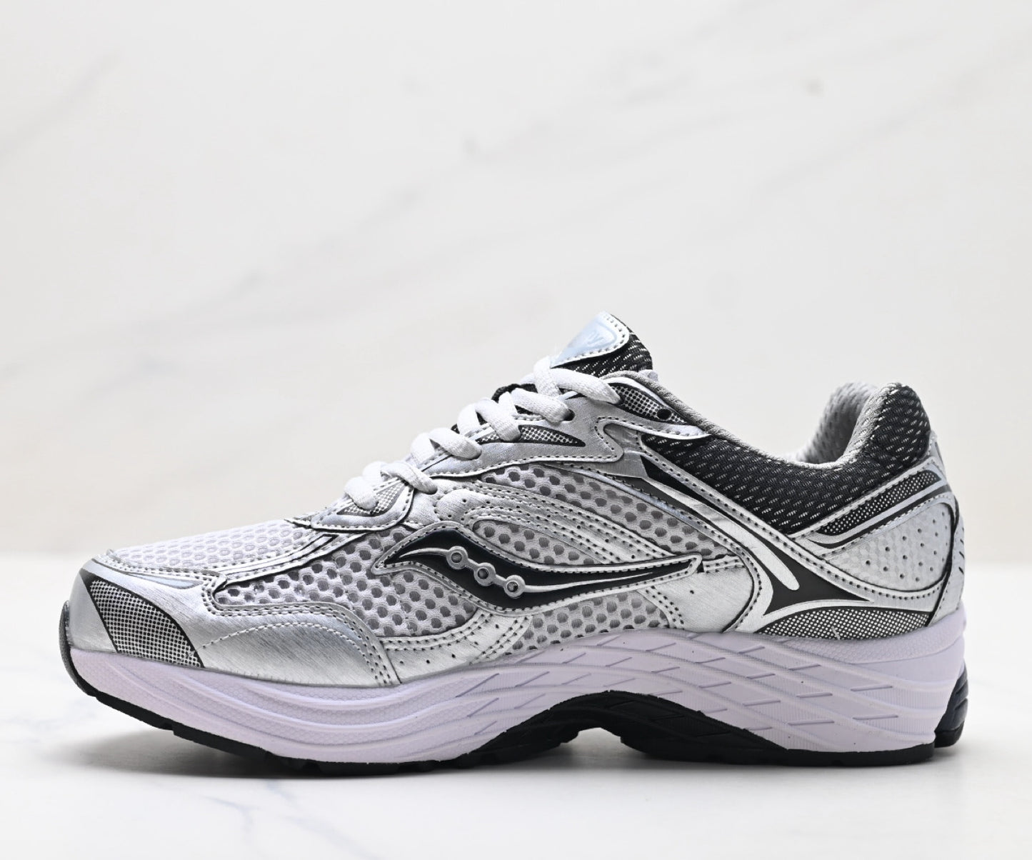 Saucony Pro Grid Omni 9 White Running Sneaker