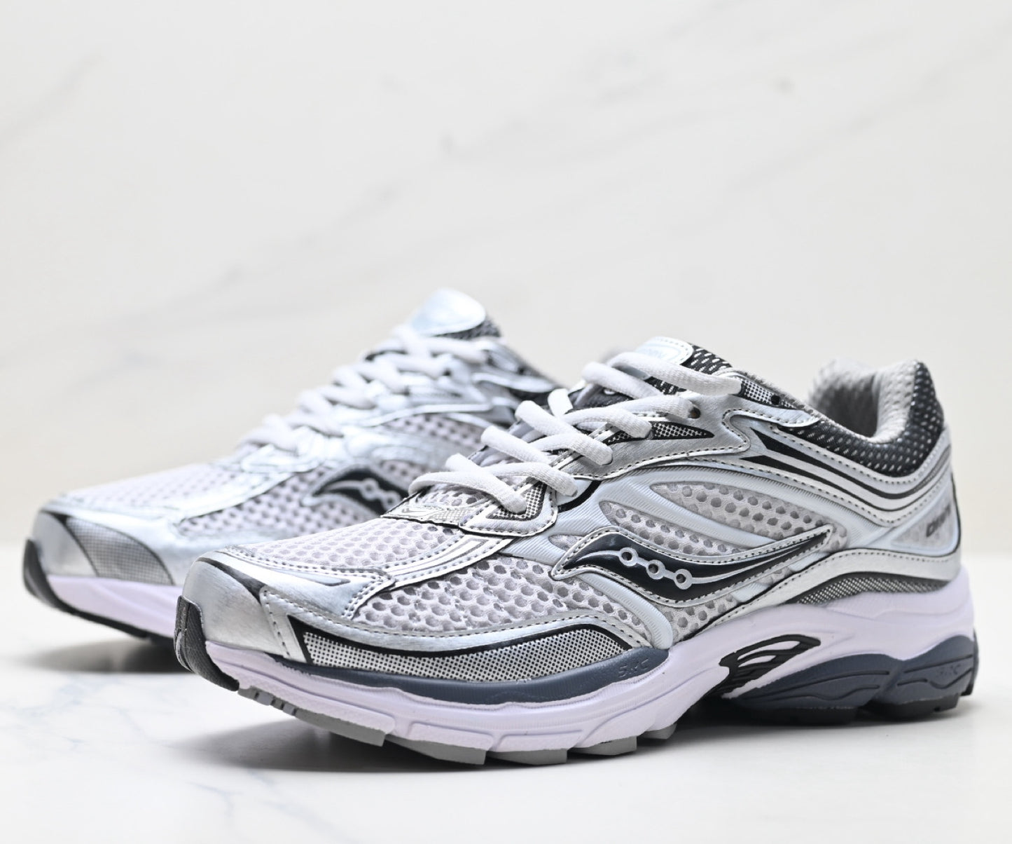 Saucony Pro Grid Omni 9 White Running Sneaker