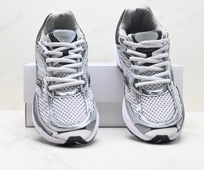 Saucony Pro Grid Omni 9 White Running Sneaker