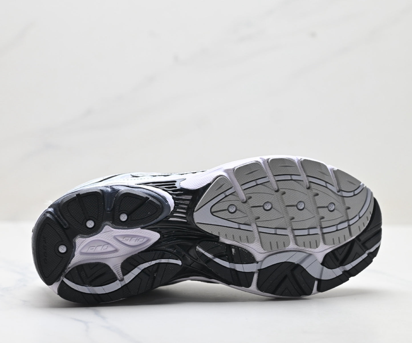 Saucony Pro Grid Omni 9 White Running Sneaker