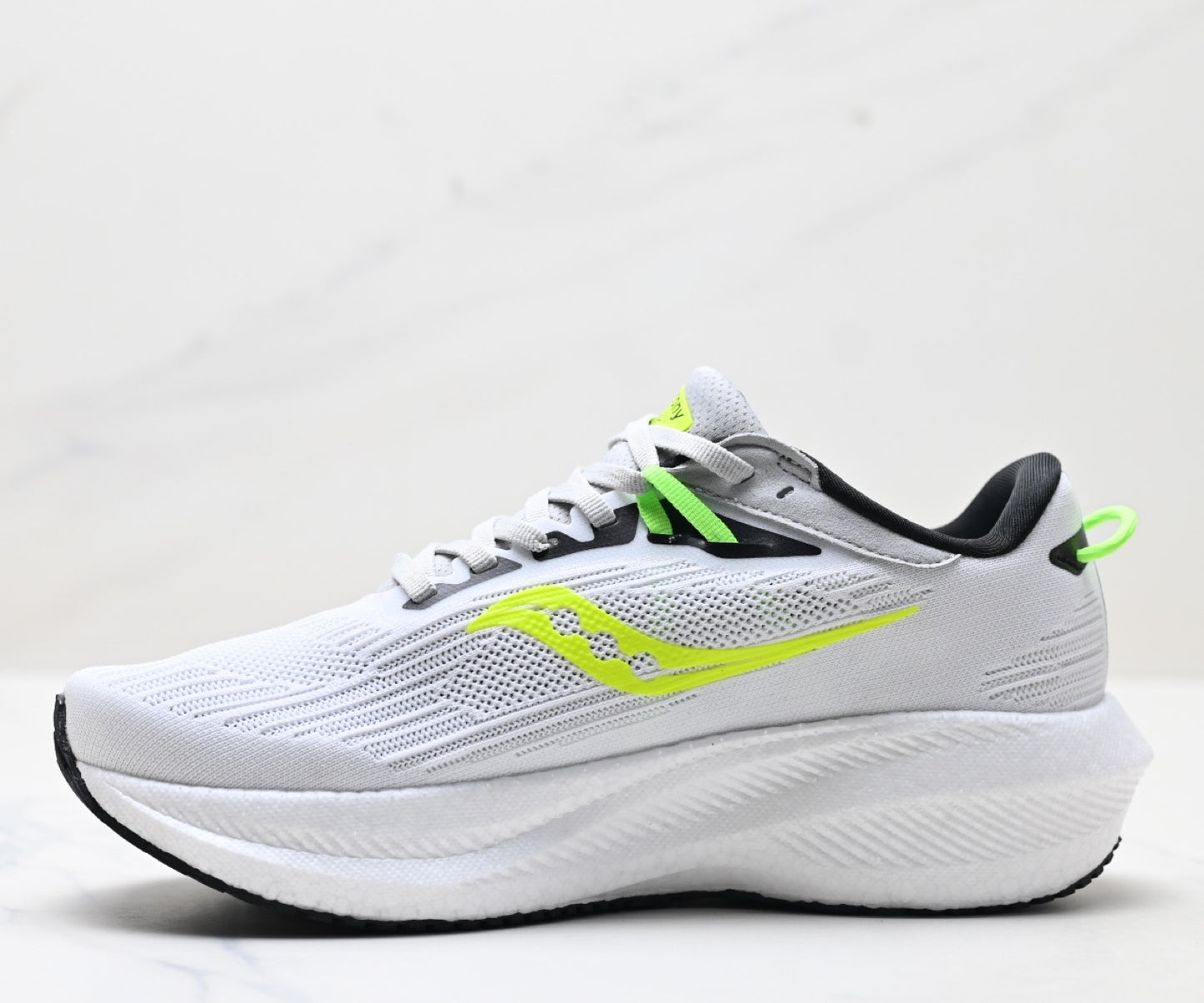 Saucony Triumph 21 White-Green Ultralight Running Sneaker