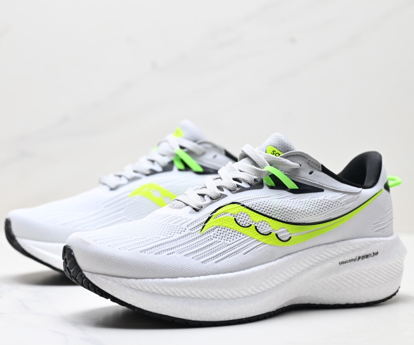 Saucony Triumph 21 White-Green Ultralight Running Sneaker