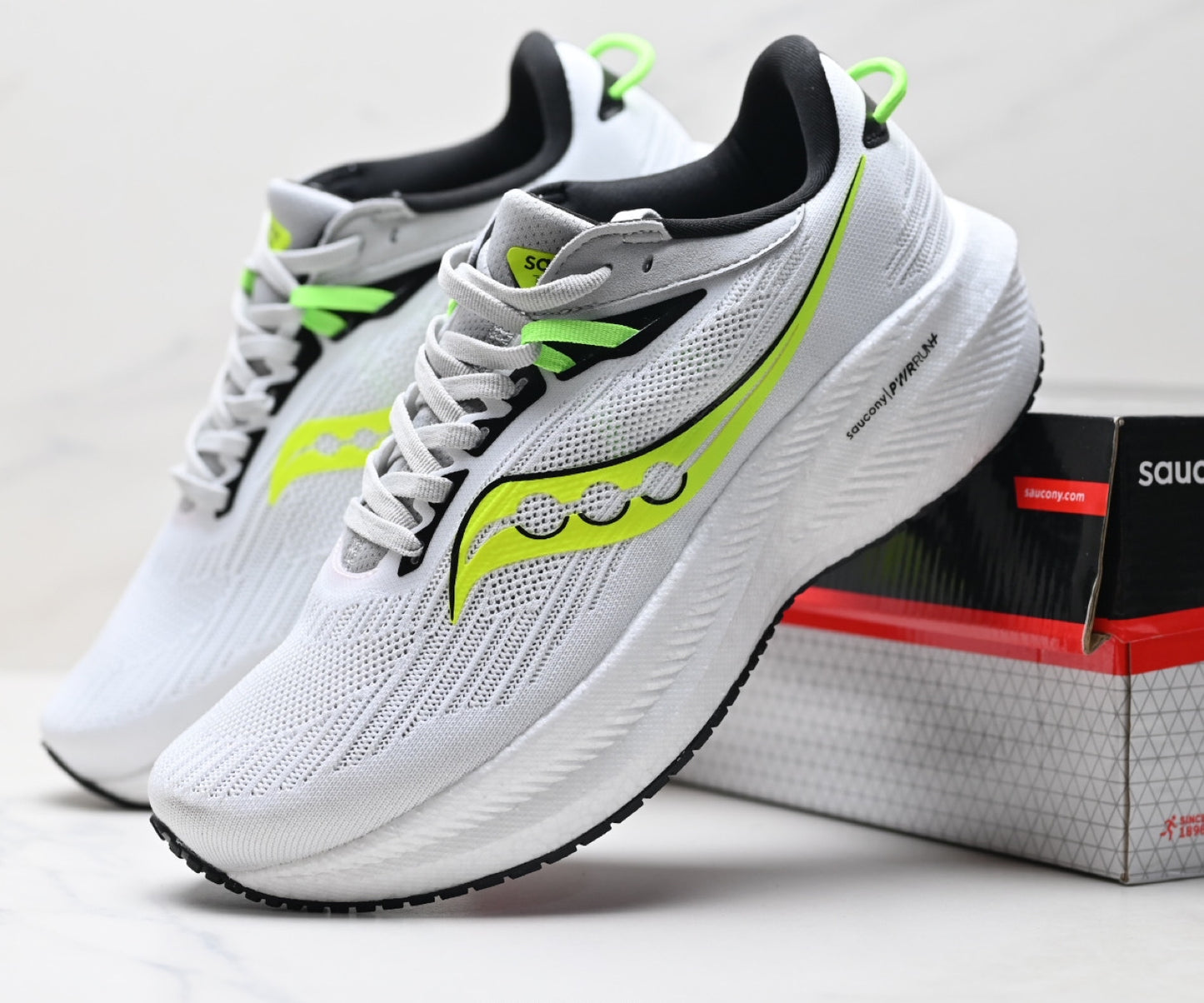 Saucony Triumph 21 White-Green Ultralight Running Sneaker