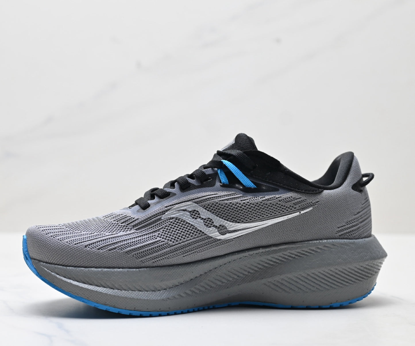 Saucony Triumph 21 Gray Ultralight Running Sneaker