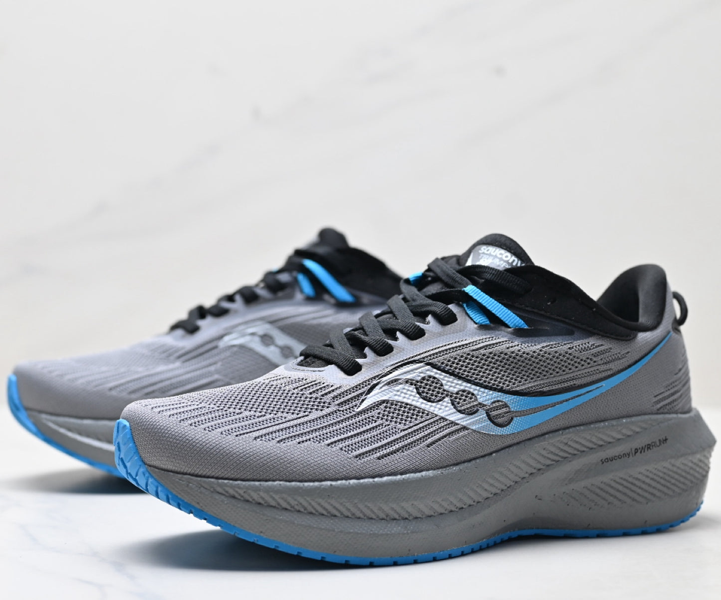 Saucony Triumph 21 Gray Ultralight Running Sneaker