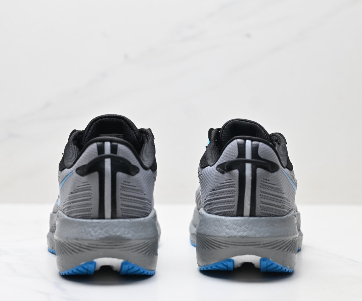 Saucony Triumph 21 Gray Ultralight Running Sneaker