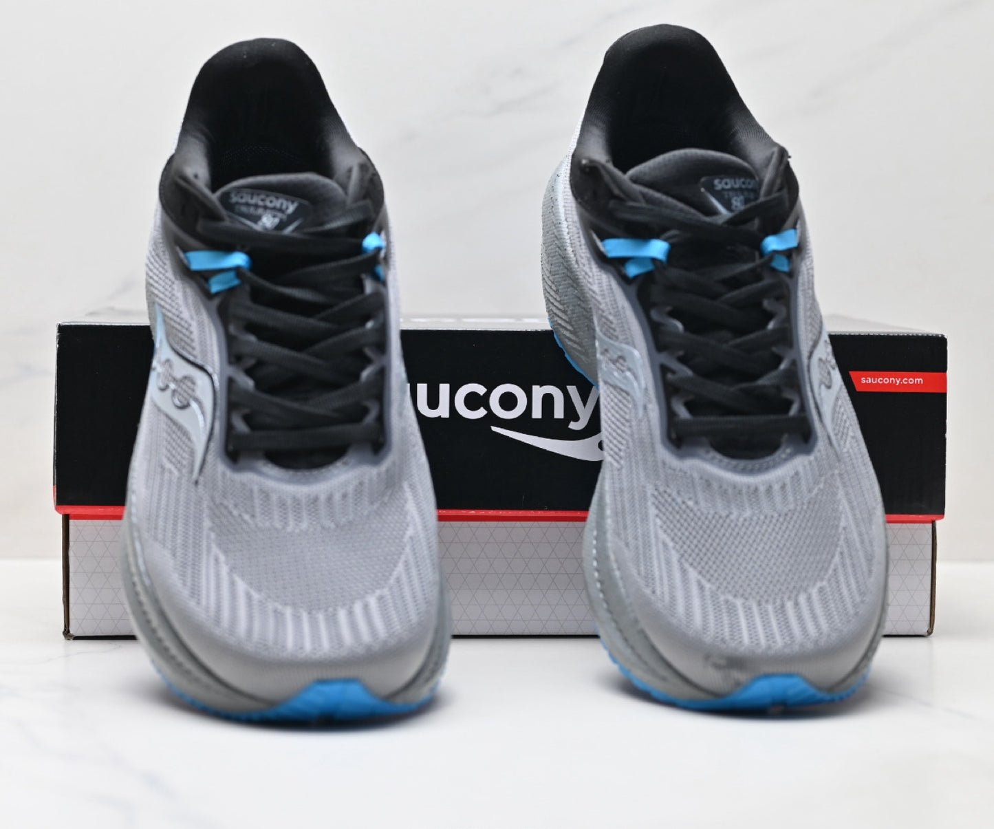 Saucony Triumph 21 Gray Ultralight Running Sneaker