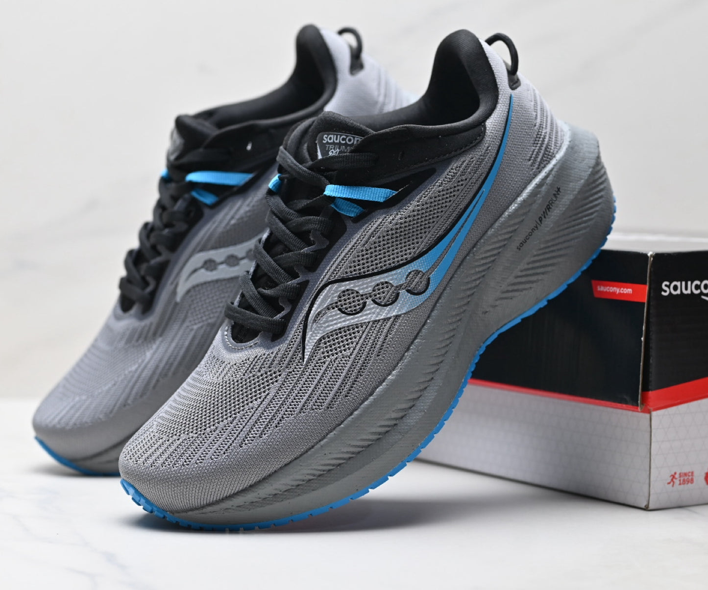 Saucony Triumph 21 Gray Ultralight Running Sneaker
