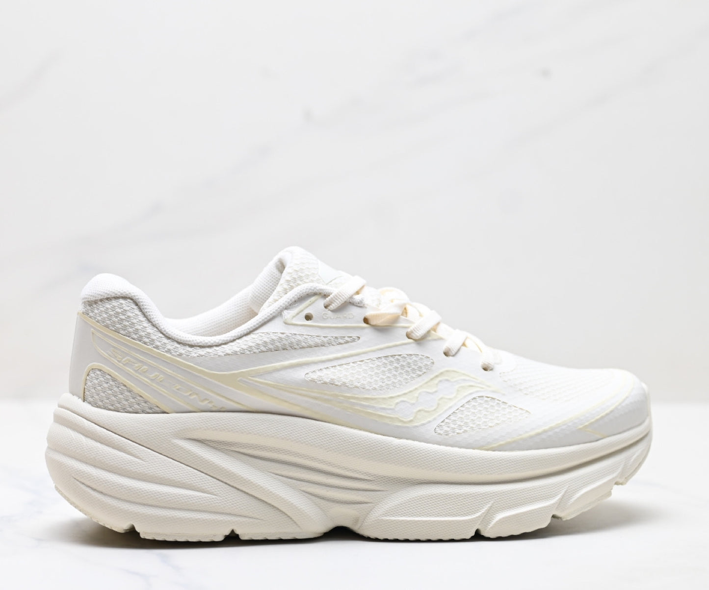 Saucony Guard AMR Lightweight Cushioned Sneaker