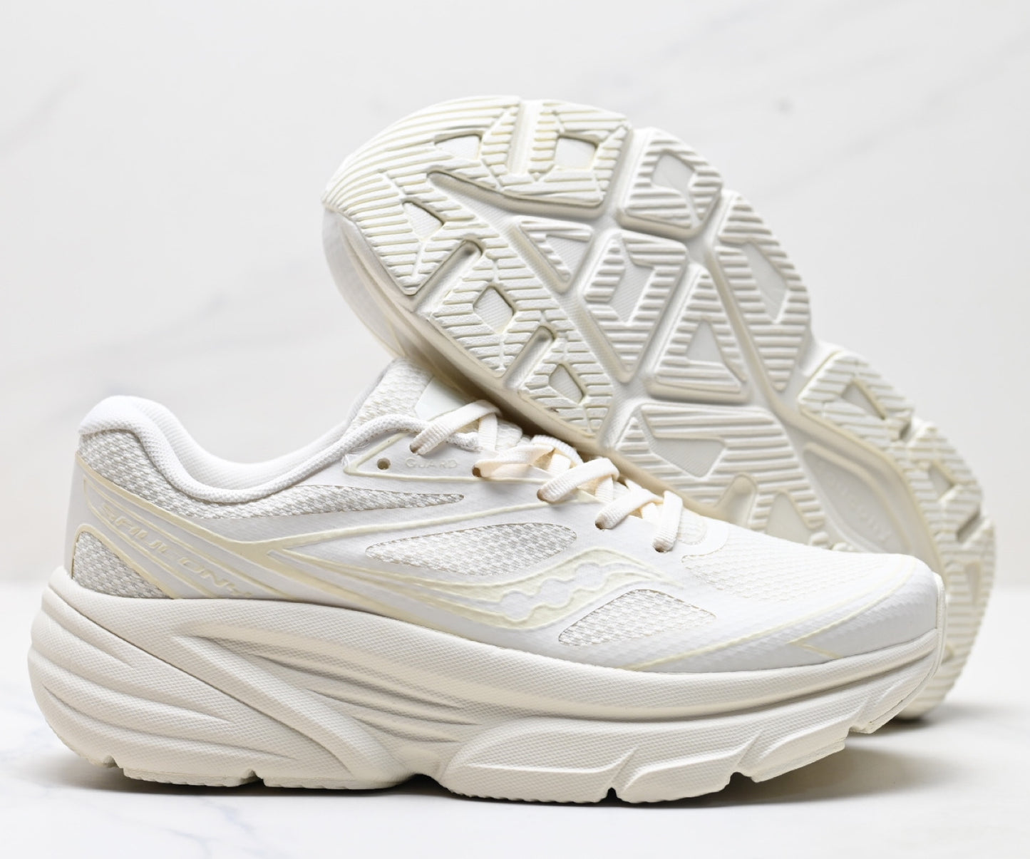Saucony Guard AMR Lightweight Cushioned Sneaker