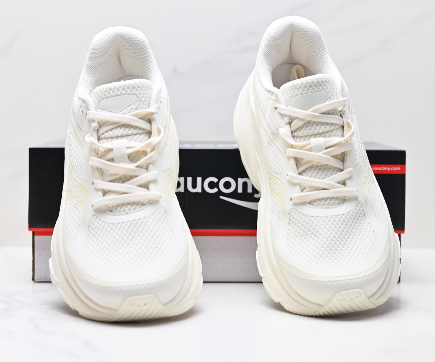 Saucony Guard AMR Lightweight Cushioned Sneaker