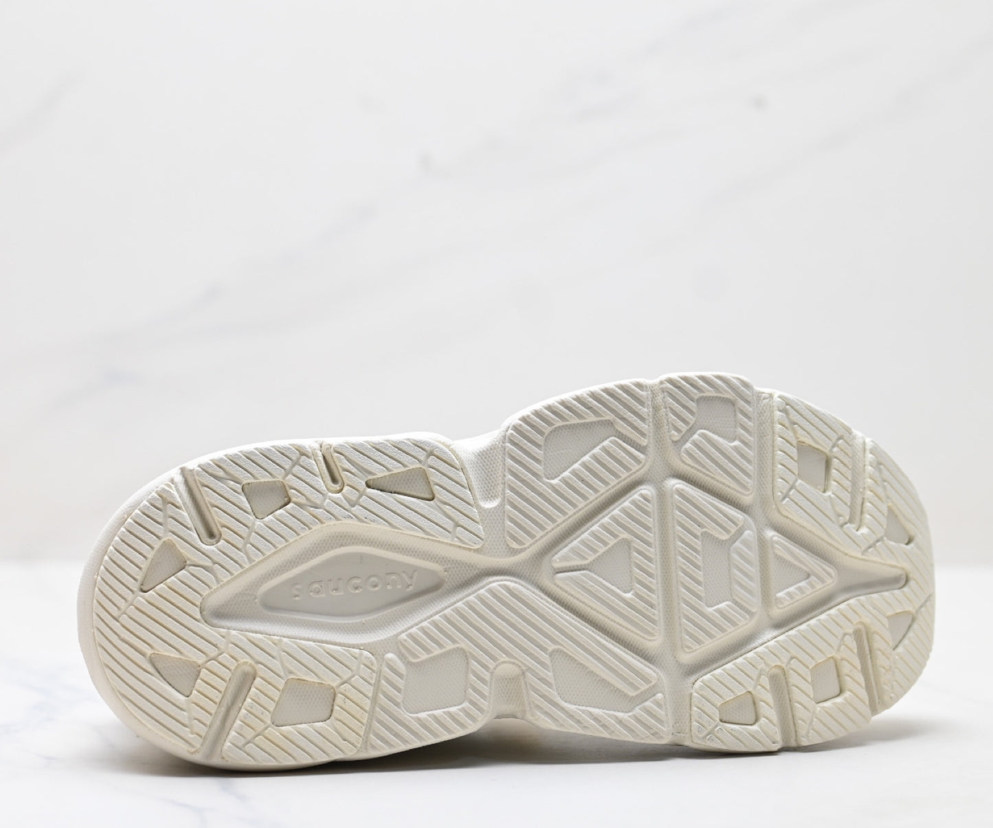 Saucony Guard AMR Lightweight Cushioned Sneaker