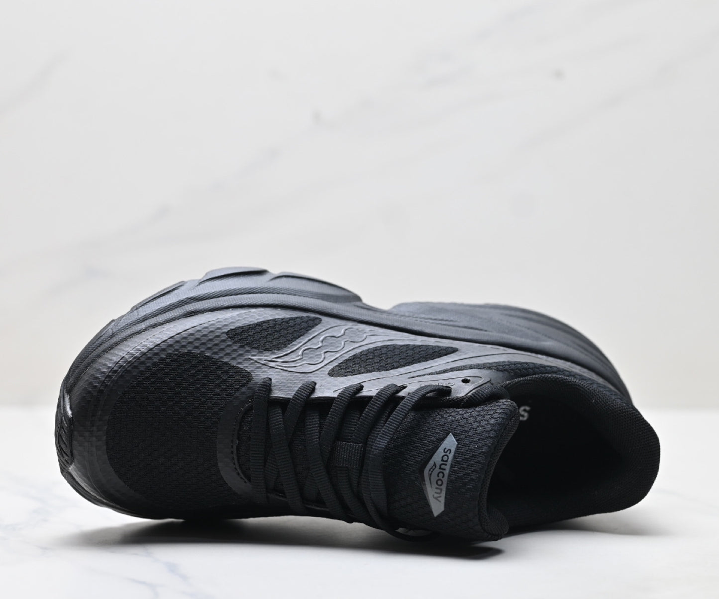 Saucony Guard AMR Black Lightweight Cushioned Sneaker
