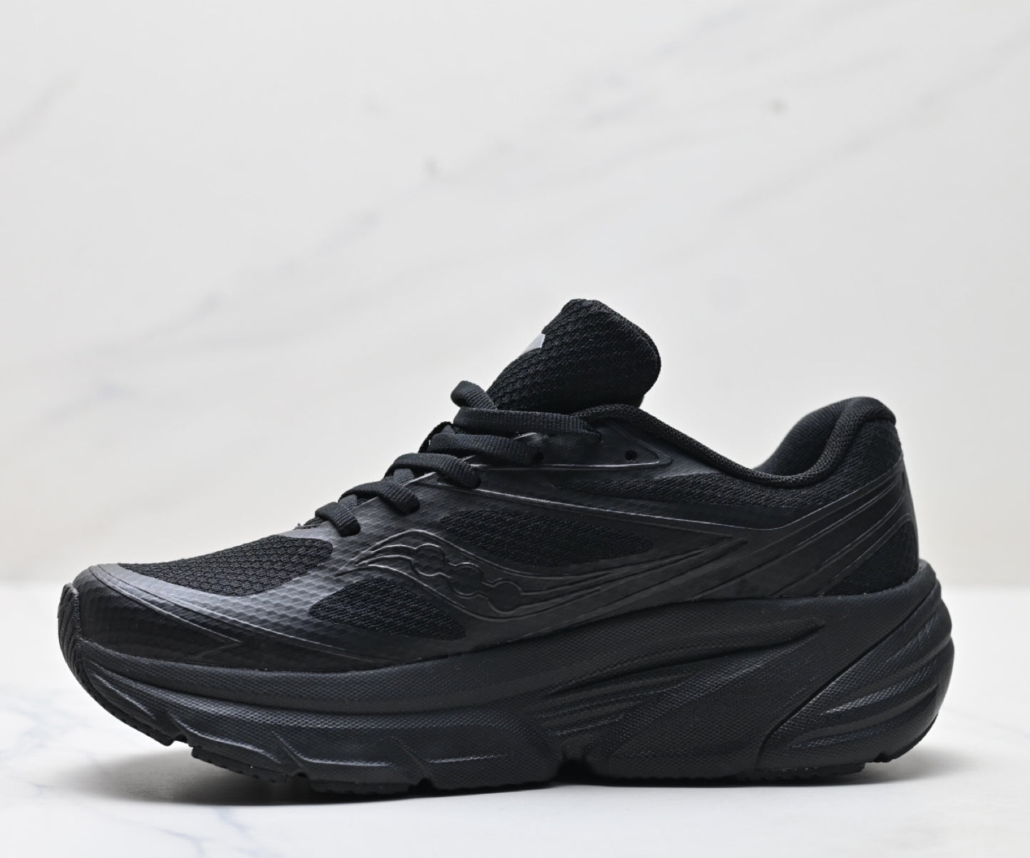 Saucony Guard AMR Black Lightweight Cushioned Sneaker