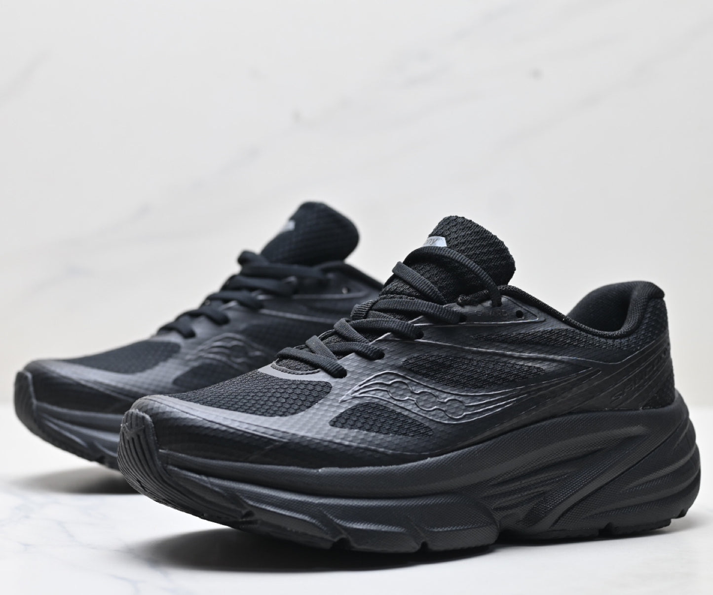 Saucony Guard AMR Black Lightweight Cushioned Sneaker