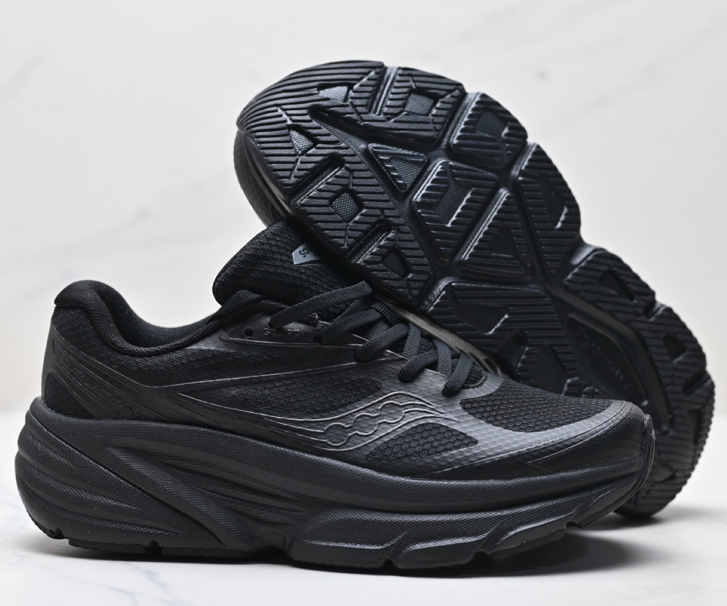 Saucony Guard AMR Black Lightweight Cushioned Sneaker
