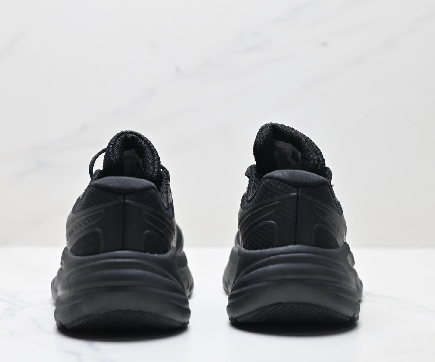 Saucony Guard AMR Black Lightweight Cushioned Sneaker