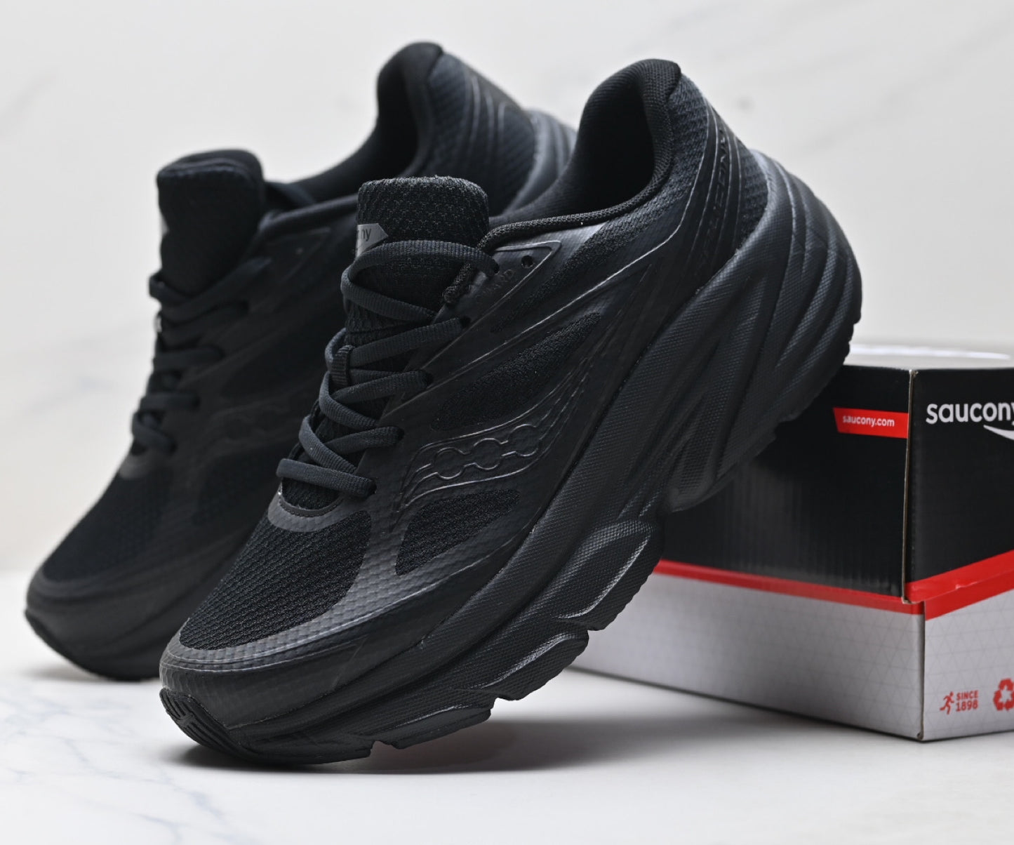 Saucony Guard AMR Black Lightweight Cushioned Sneaker