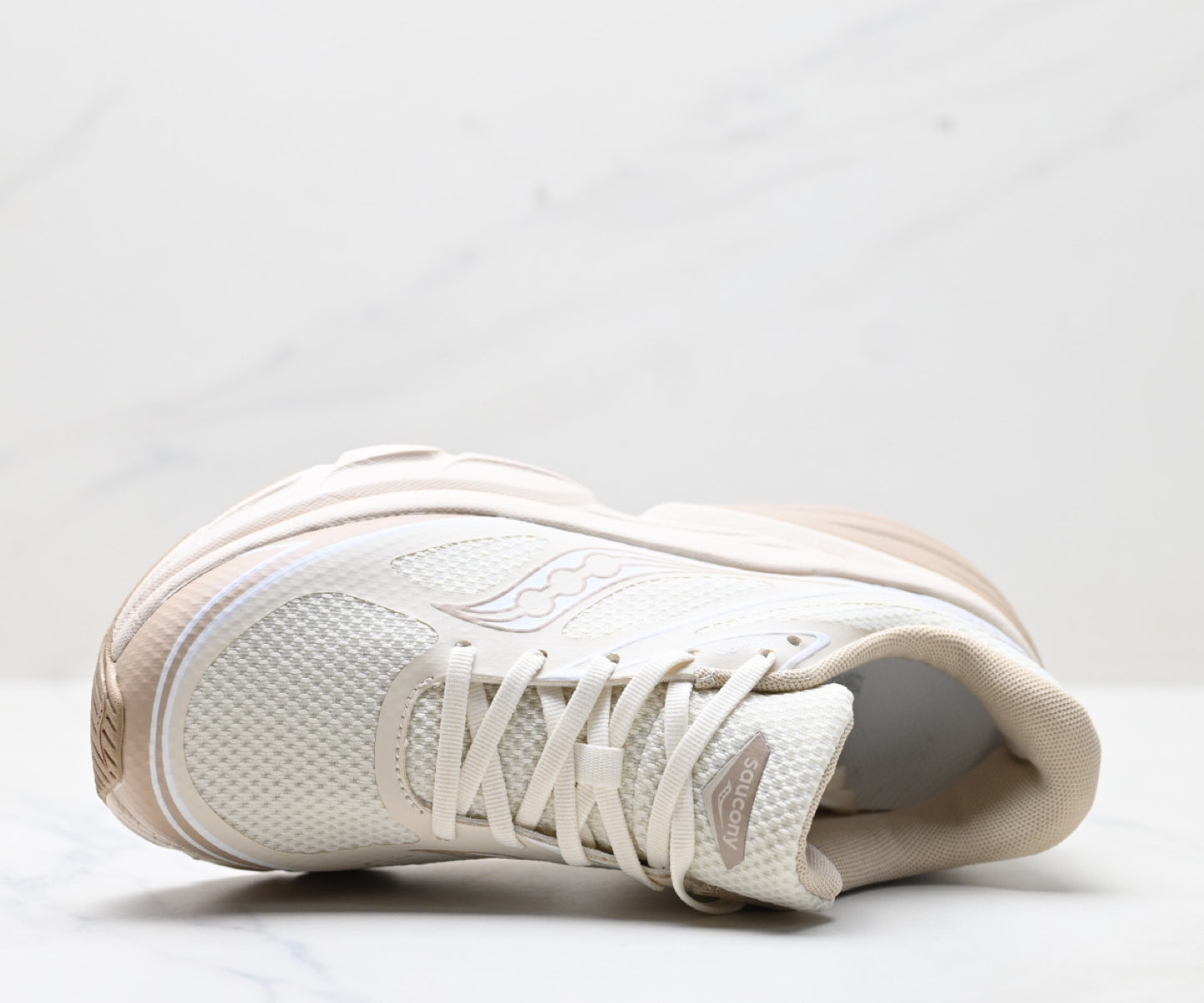 Saucony Guard AMR Beige Lightweight Cushioned Sneaker